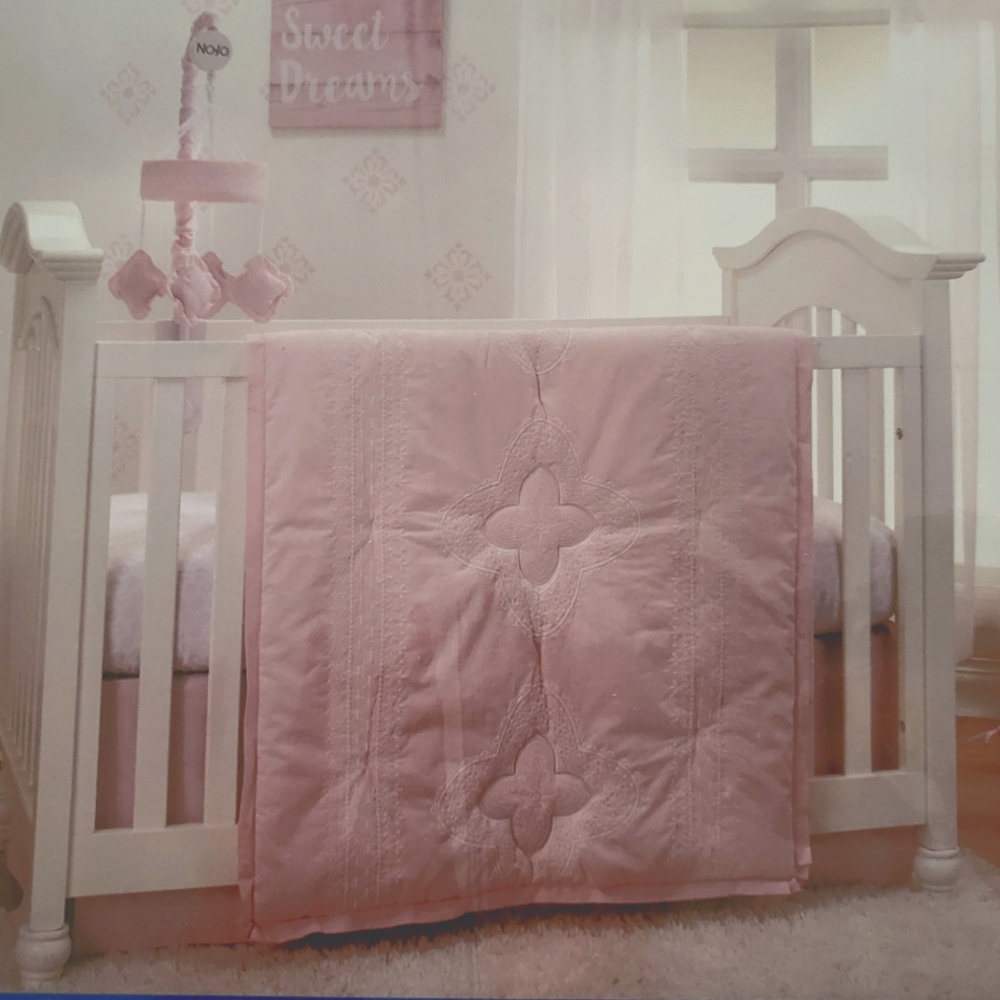 Chantilly 4 pc Crib Set - New